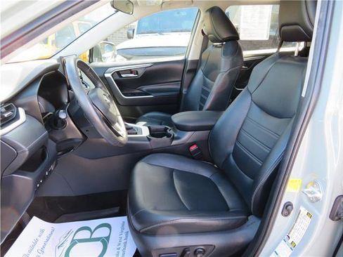 Used 2019 Toyota RAV4 XLE Premium w/ Cold Weather Package AWD/4WD image 4