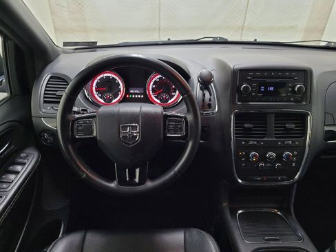 Used 2016 Dodge Grand Caravan SXT FWD image 22