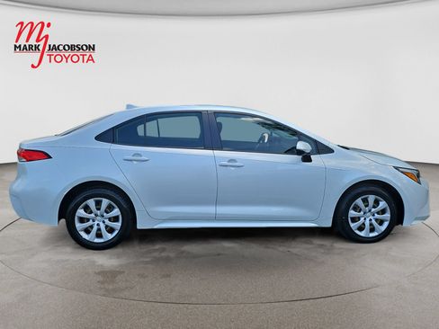 Used 2024 Toyota Corolla LE FWD image 4