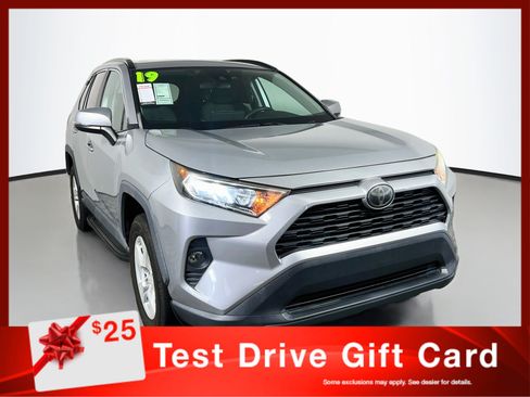 Used 2019 Toyota RAV4 XLE w/ Convenience Package FWD image 1