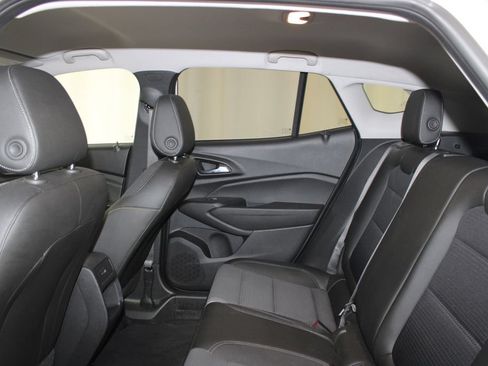 Used 2025 Chevrolet Trax LT FWD image 19