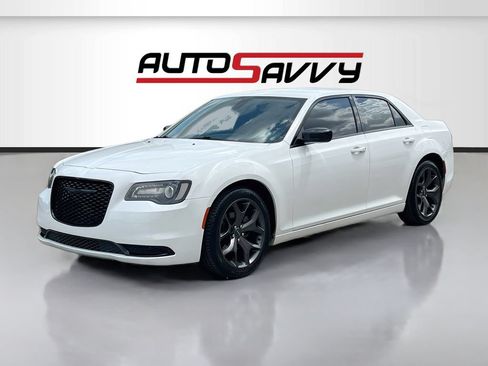Used 2022 Chrysler 300 Touring w/ Sport Appearance Package RWD image 3