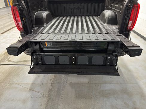 Used 2025 GMC Sierra 1500 AT4 w/ AT4 Premium Package image 24