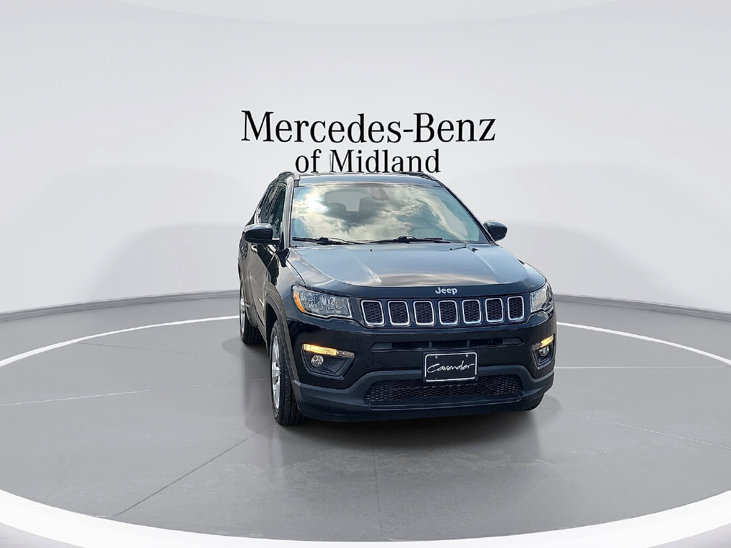 Used 2018 Jeep Compass Latitude FWD image 2