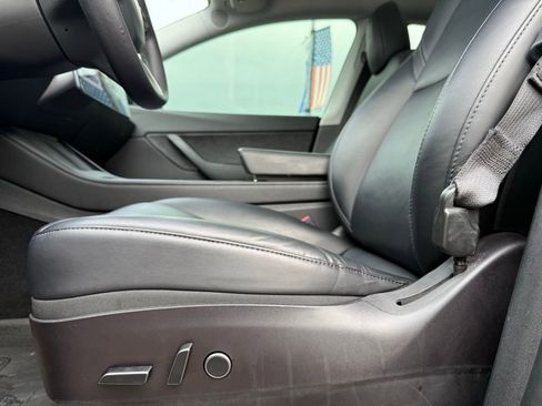 Used 2021 Tesla Model Y Long Range image 9