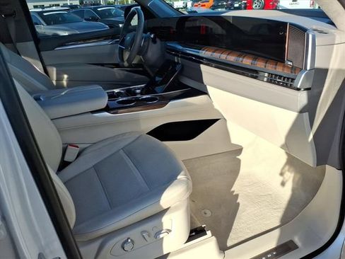 Used 2025 Cadillac Escalade Sport Platinum AWD/4WD image 28