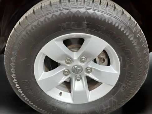 Used 2020 RAM 1500 Classic SLT RWD image 24