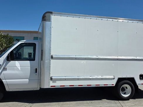 Used 2022 Ford E-350 and Econoline 350 Super Duty RWD image 2