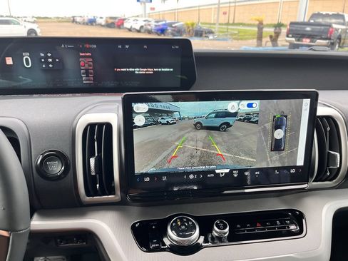 New 2025 Ford Expedition Active image 13