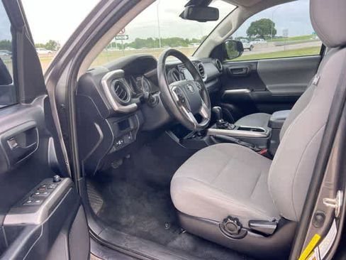 Used 2019 Toyota Tacoma SR5 RWD image 3