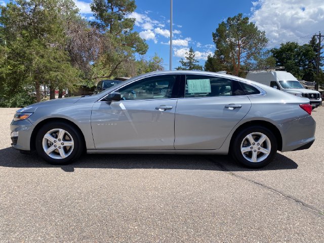 Used 2024 Chevrolet Malibu LT FWD image 2