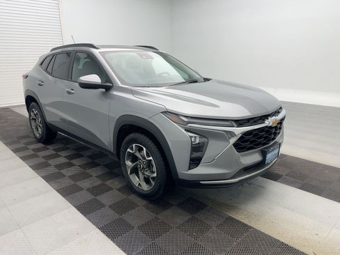 Certified 2024 Chevrolet Trax LT w/ Sunroof Package image 6