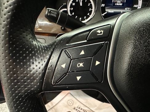 Used 2013 Mercedes-Benz E 350 BlueTEC Sedan image 16