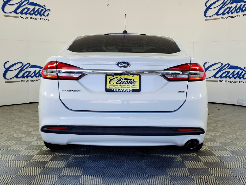 Used 2018 Ford Fusion SE FWD image 4