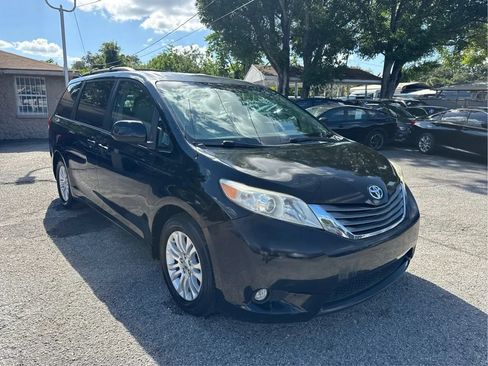 Used 2012 Toyota Sienna XLE FWD image 3
