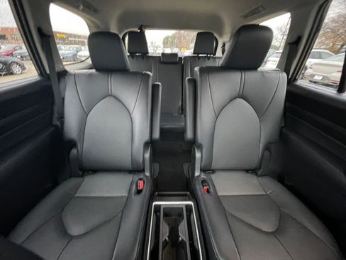 Used 2025 Toyota Grand Highlander FWD image 38