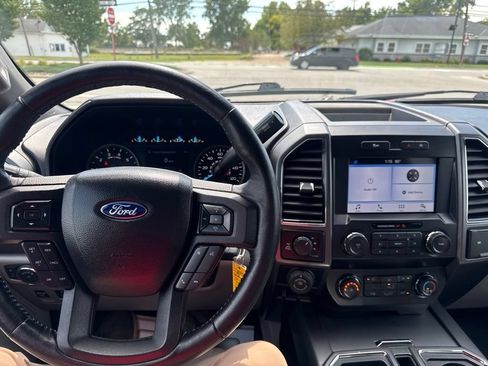 Used 2019 Ford F150 XLT w/ Equipment Group 302A Luxury AWD/4WD image 15