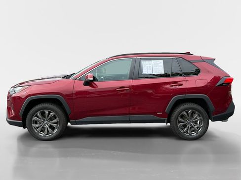 Used 2023 Toyota RAV4 XLE Premium AWD/4WD image 7