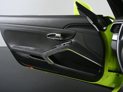 Used 2018 Porsche 911 GT3 RWD image 16