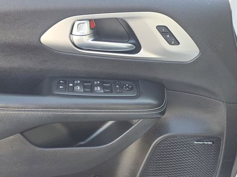 Used 2022 Chrysler Pacifica Limited w/ S Appearance Package image 32