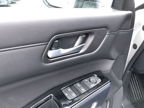 New 2025 Nissan Pathfinder SL image 21