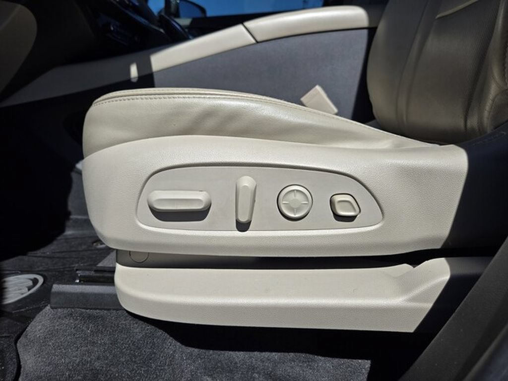 Used 2020 Buick Enclave Premium w/ Sun and Sites Package FWD image 10