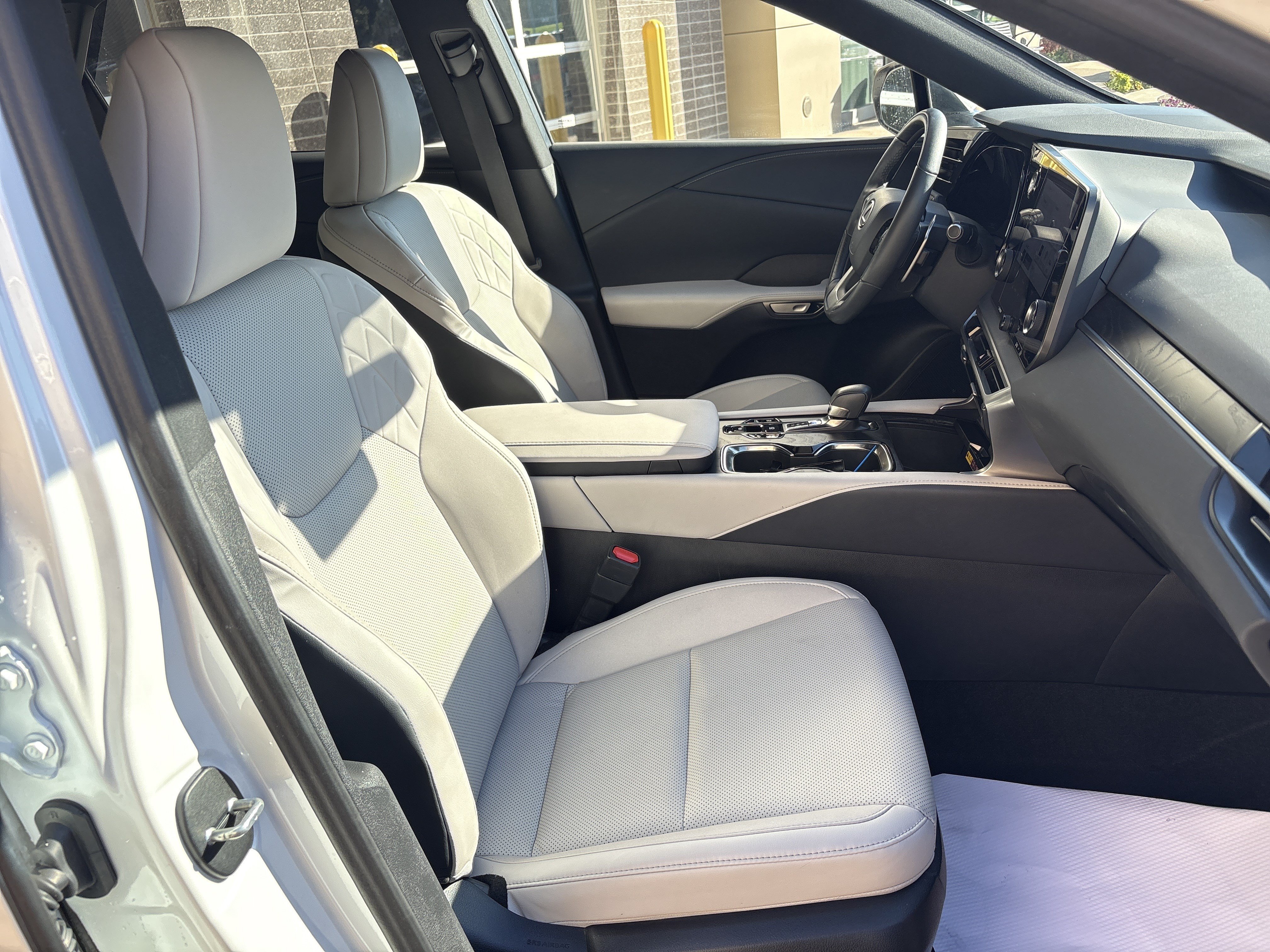 Used 2023 Lexus RX 350 Premium w/ Accessory Package AWD/4WD image 32