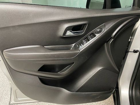 Used 2020 Chevrolet Trax LS w/ Tint and Cruise Package image 9