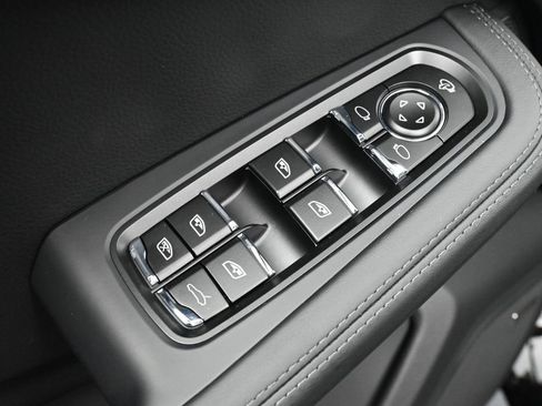 Used 2026 Porsche Macan image 19