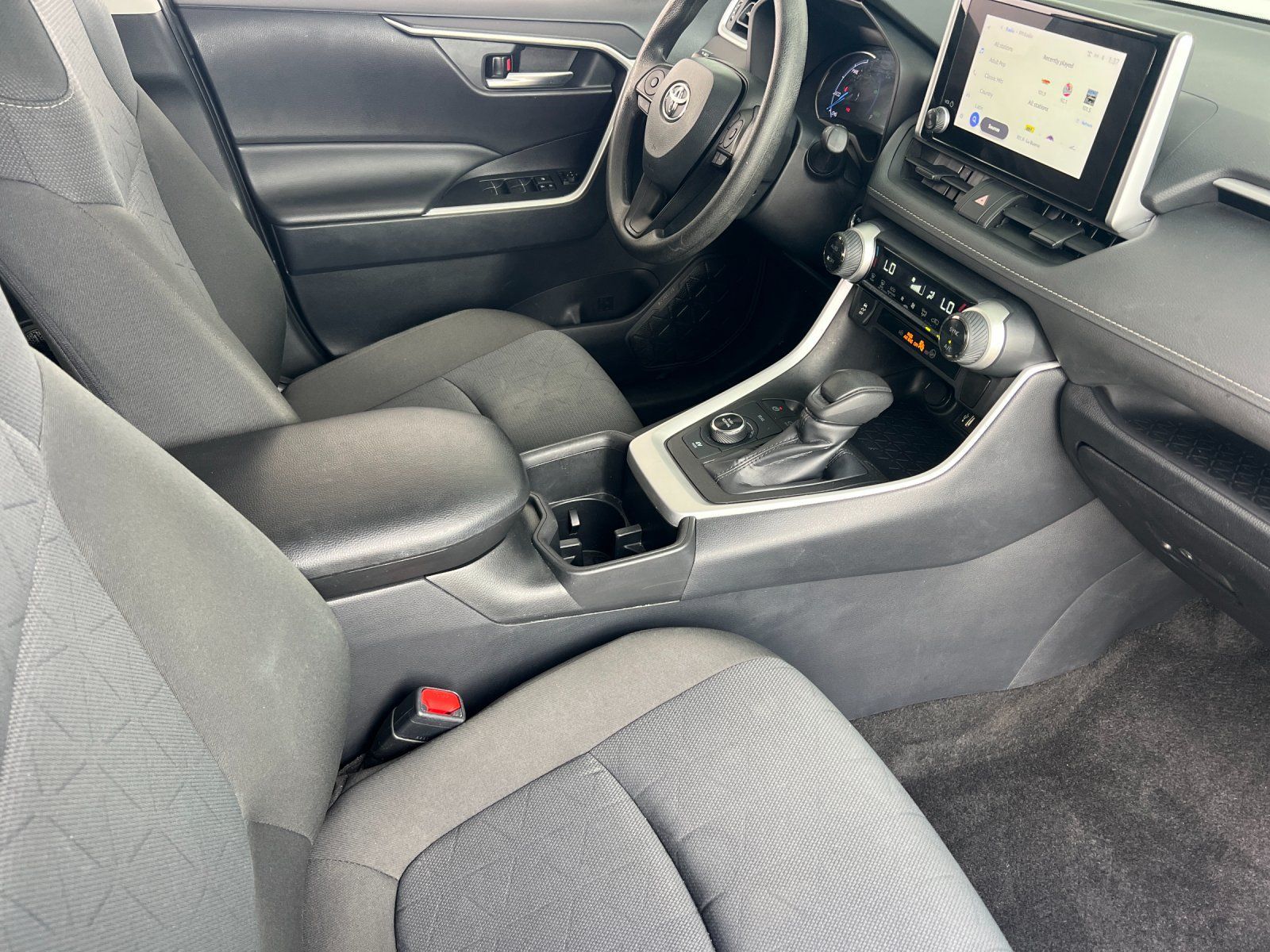 Used 2025 Toyota RAV4 XLE AWD/4WD image 15