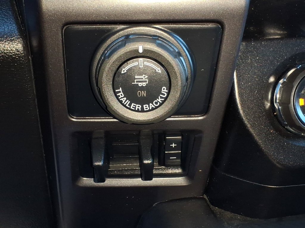 Used 2020 Ford F150 XLT w/ Equipment Group 302A Luxury AWD/4WD image 16