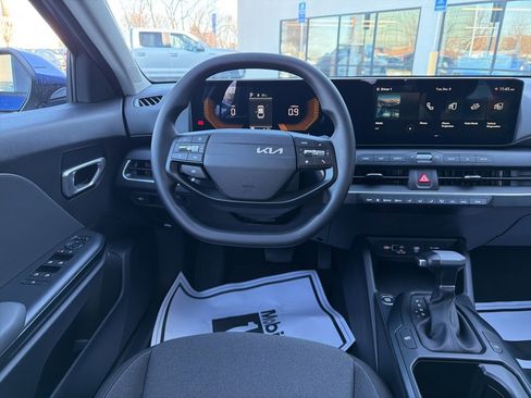 New 2025 Kia K4 LXS image 26