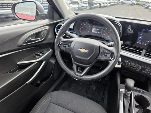 Used 2024 Chevrolet Trax LS FWD image 8