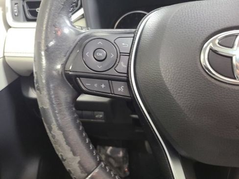 Used 2019 Toyota RAV4 XLE Premium FWD image 25