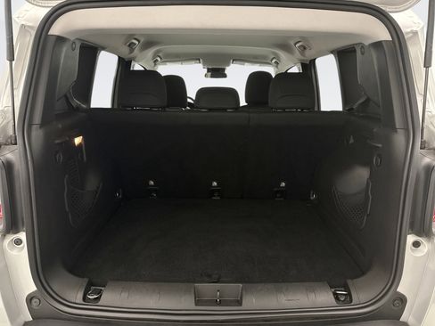 Used 2018 Jeep Renegade Trailhawk w/ Cold Weather Group II image 19