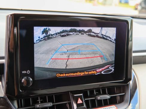 Used 2025 Toyota Corolla Cross LE FWD image 4