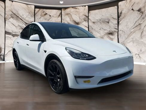Used 2022 Tesla Model Y Long Range AWD/4WD image 3
