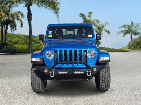 Used 2022 Jeep Gladiator Sport image 3