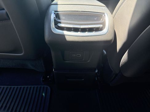 Used 2024 Cadillac XT6 Premium Luxury AWD/4WD image 23