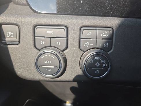 Used 2023 Chevrolet Silverado 1500 LTZ AWD/4WD image 13