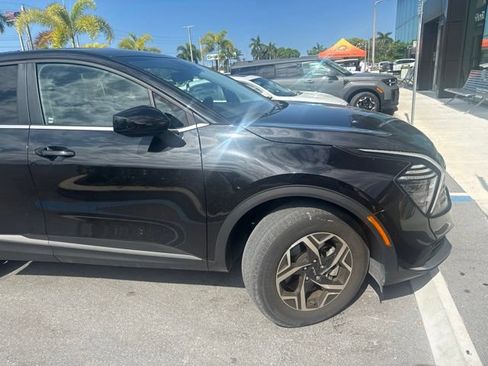 Used 2024 Kia Sportage LX AWD/4WD image 3