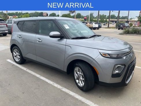 Used 2022 Kia Soul LX w/ Technology Package FWD image 1