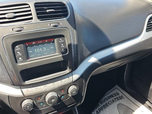 Used 2019 Dodge Journey SE FWD image 13