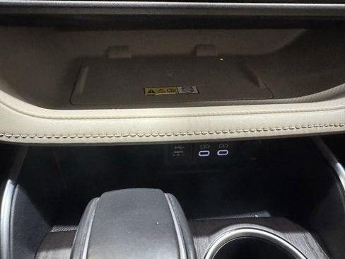 Used 2023 Toyota Highlander L image 18