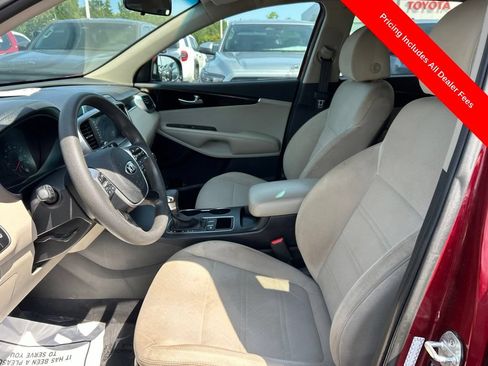 Used 2019 Kia Sorento FWD image 2