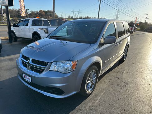 Used 2016 Dodge Grand Caravan SE image 8