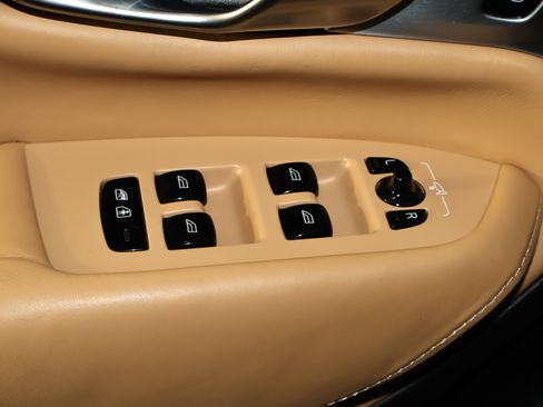 Used 2018 Volvo XC90 T6 Momentum w/ Convenience Package image 32