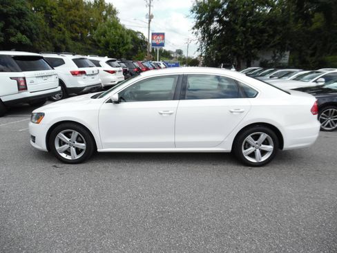 Used 2013 Volkswagen Passat 2.5 SE FWD image 2