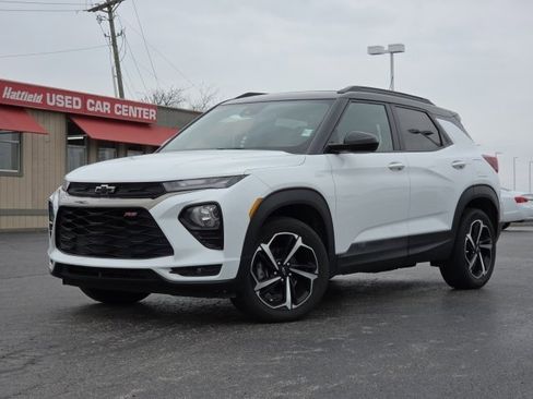Used 2023 Chevrolet TrailBlazer RS w/ Sun and Liftgate Package AWD/4WD image 2