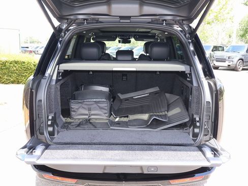 New 2025 Land Rover Range Rover SE image 16